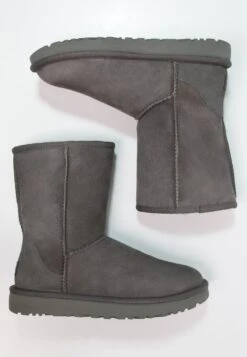 Ugg Classic ShortStivalettiGrey Donna Stivaletti UG111X00J-C11 -Ugg 0997dfaf8f5f4cba96c147805e01f582
