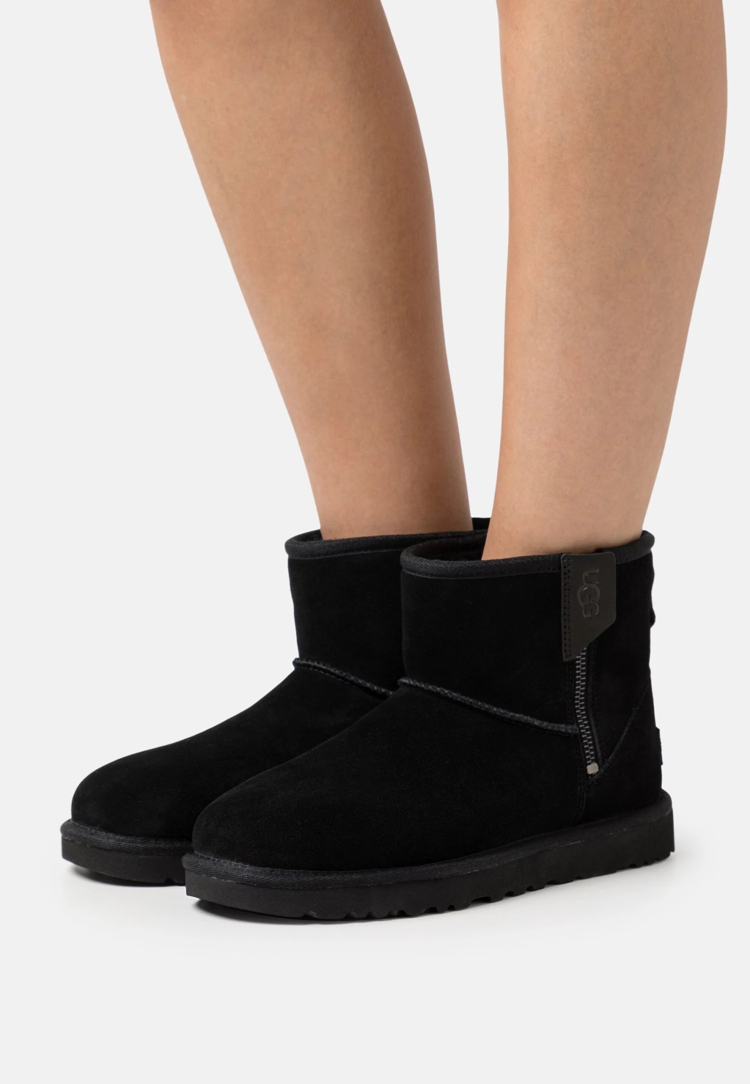 Ugg Classic Mini Bailey ZipStivalettiBlack Donna Stivaletti UG111X07M-Q11 1 Ugg Classic Mini Bailey ZipStivalettiBlack Donna Stivaletti UG111X07M-Q11
