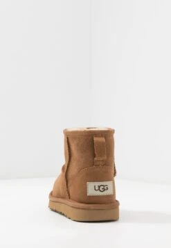 Ugg Classic Mini Ii Unisex - Stivaletti - Chestnut 16 Ugg Classic Mini Ii Unisex - Stivaletti - Chestnut -Ugg 0e3da423e9d14b82bc91c641651afaac
