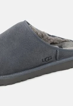 Ugg Classic CiabattineGrey Uomo Scarpe Aperte UG112I015-C11 11 Ugg Classic CiabattineGrey Uomo Scarpe Aperte UG112I015-C11 -Ugg 1693ce5f1b3a43249bbfcb26f37926c0