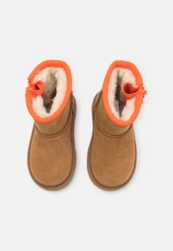 Ugg Classic Mini Zipper UnisexStivalettiChestnut Bambini Stivali UG116I00W-O11 9 Ugg Classic Mini Zipper UnisexStivalettiChestnut Bambini Stivali UG116I00W-O11 -Ugg 219e40e965f44ffcbe04c9a326ef6ea4