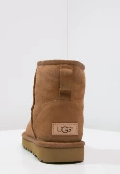 Ugg Classic MiniStivalettiChestnut Donna Stivaletti UG111Y00A-O11 14 Ugg Classic MiniStivalettiChestnut Donna Stivaletti UG111Y00A-O11 -Ugg 2c73471909fa416c86789dc7e5642da5