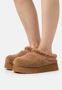 Ugg Tazz Braid - Pantofole - Cognac