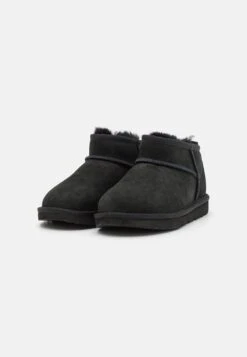 Ugg Classic Ultra Mini UnisexStivalettiBlack Bambini Stivali UG116I00H-Q11 13 Ugg Classic Ultra Mini UnisexStivalettiBlack Bambini Stivali UG116I00H-Q11 -Ugg 3e2005d52c054370837645231cf27063
