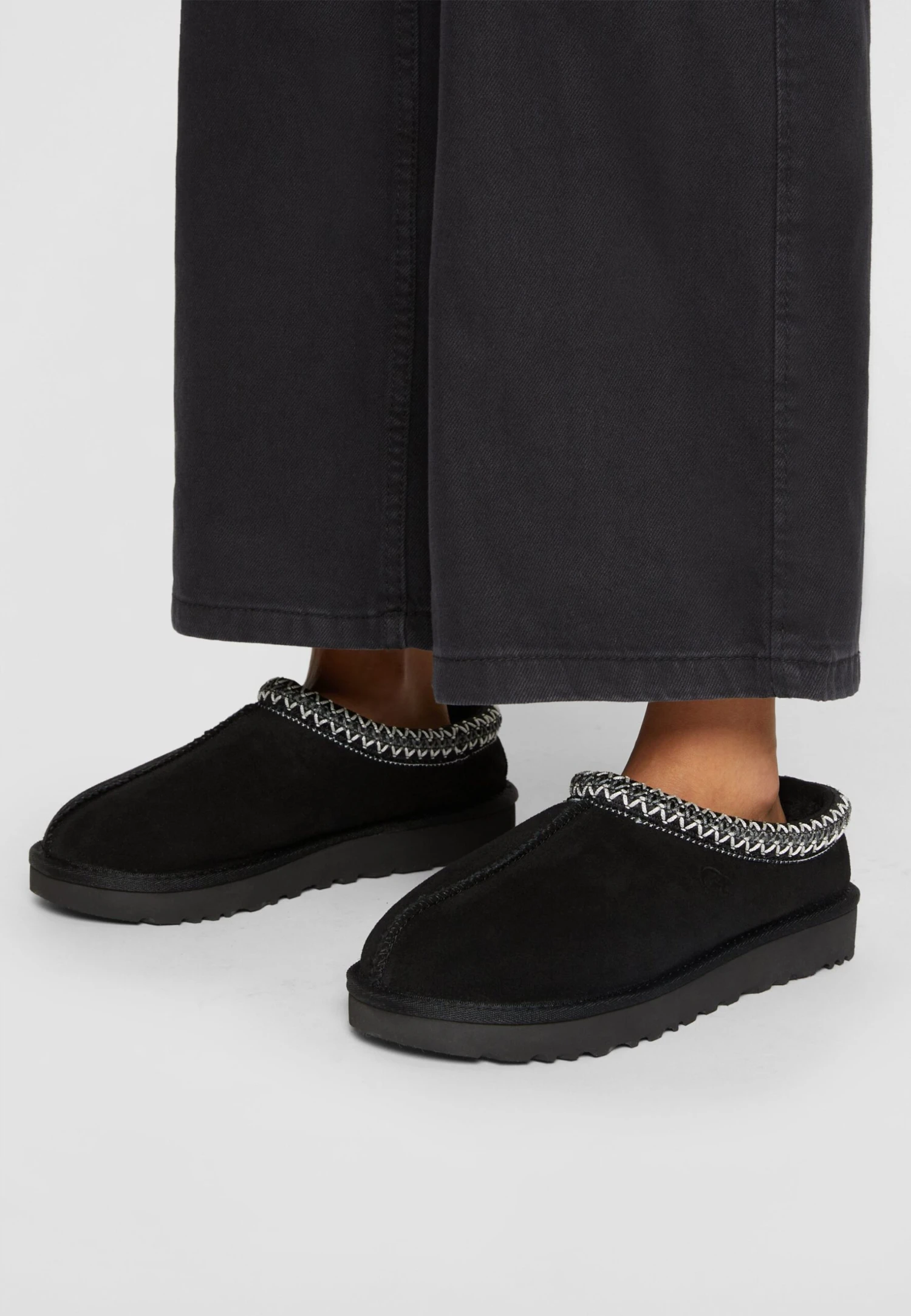 Ugg TasmanPantofoleBlack Donna Pantofole UG111D03D-Q11 4 Ugg TasmanPantofoleBlack Donna Pantofole UG111D03D-Q11 - immagine 4