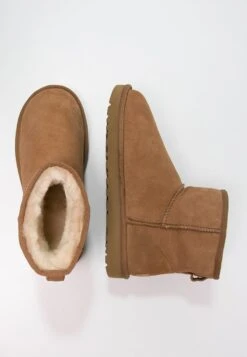 Ugg Classic MiniStivalettiChestnut Donna Stivaletti UG111Y00A-O11 15 Ugg Classic MiniStivalettiChestnut Donna Stivaletti UG111Y00A-O11 -Ugg 3f0a0a0057564448955dcd74a6573409