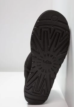 Ugg Classic MiniStivalettiBlack Uomo Stivaletti/Stivali UG112K004-Q11 10 Ugg Classic MiniStivalettiBlack Uomo Stivaletti/Stivali UG112K004-Q11 -Ugg 41d7f2aef5d9485796a2f583987981fe