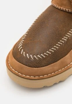 Ugg Campfire Crafted Regenerate UnisexStivalettiChestnut Uomo Stivaletti/Stivali UG115K001-O11 11 Ugg Campfire Crafted Regenerate UnisexStivalettiChestnut Uomo Stivaletti/Stivali UG115K001-O11 -Ugg 41d867f210534059a3d14208b56ed057