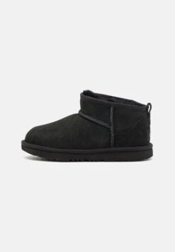 Ugg Classic Ultra Mini UnisexStivalettiBlack Bambini Stivali UG116I00H-Q11 11 Ugg Classic Ultra Mini UnisexStivalettiBlack Bambini Stivali UG116I00H-Q11 -Ugg 51519f19cbec47f9a140ef30f9123f58