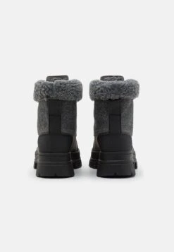 Ugg Ashton Addie TippedStivali Da Neve Charcoal Donna Stivali UG111X07Q-C11 9 Ugg Ashton Addie TippedStivali Da Neve Charcoal Donna Stivali UG111X07Q-C11 -Ugg 56f123989793401c863762006791b49b
