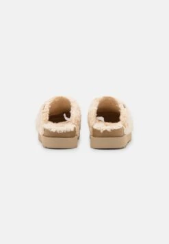 Ugg Fuzz SugarPantofoleNatural Donna Pantofole UG111D043-A11 9 Ugg Fuzz SugarPantofoleNatural Donna Pantofole UG111D043-A11 -Ugg 615ec063c8304127b2f5a536055df7ae