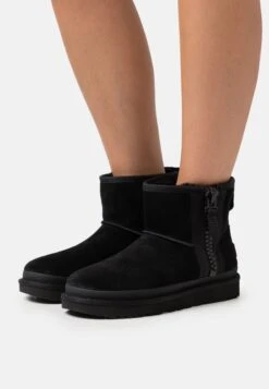 Ugg 31 Ugg Classic MiniStivali Da Neve Black Donna Stivali UG111X08A-Q11