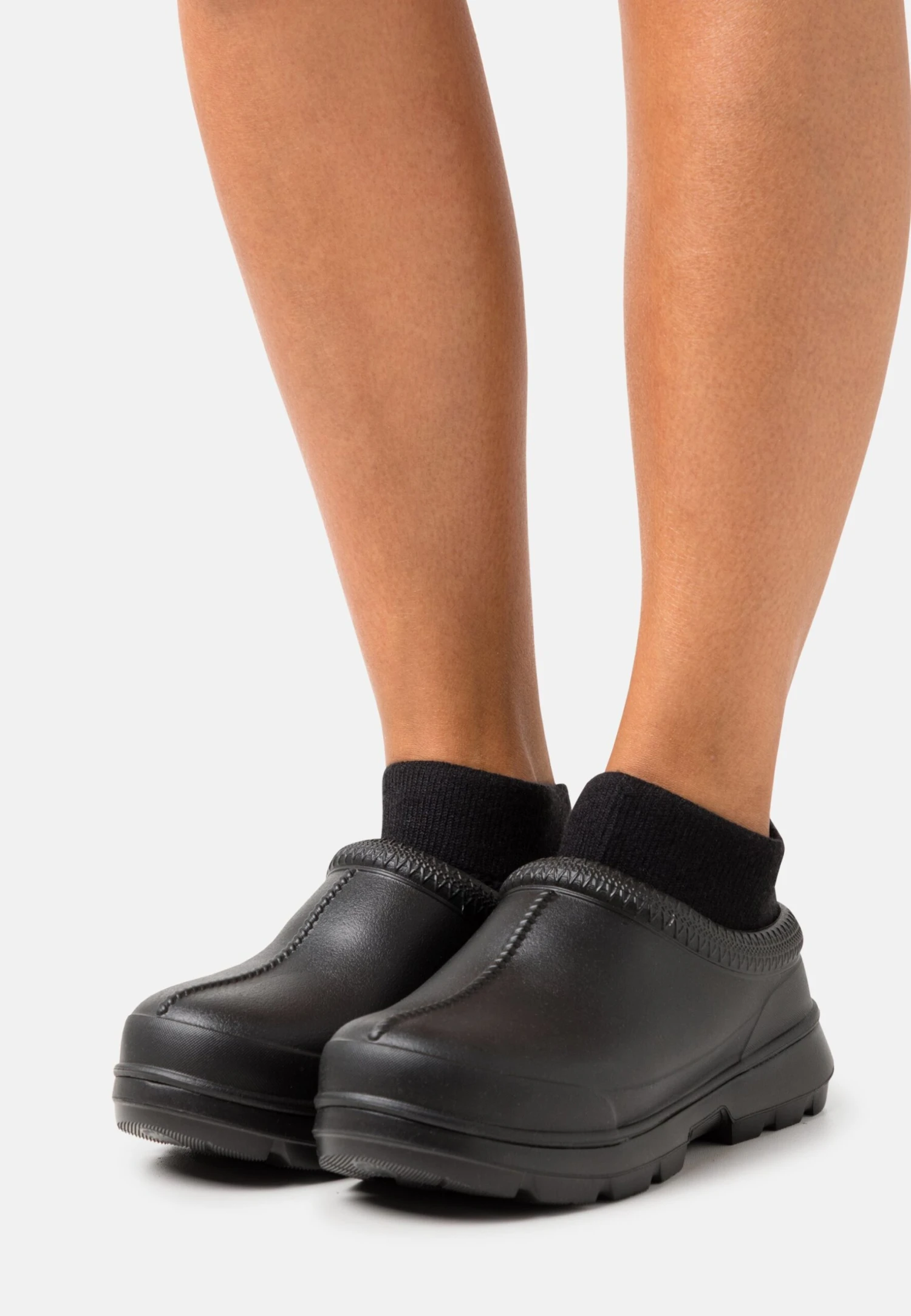 Ugg TasmanScarpe Senza LacciBlack Donna Scarpe Piatte UG111E012-Q11 1 Ugg TasmanScarpe Senza LacciBlack Donna Scarpe Piatte UG111E012-Q11