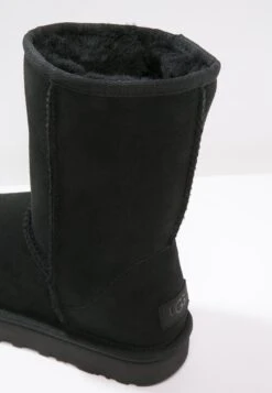 Ugg Classic ShortStivalettiBlack Donna Stivaletti UG111X00J-Q11 9 Ugg Classic ShortStivalettiBlack Donna Stivaletti UG111X00J-Q11 -Ugg 6790175658784066a7b943ccbcca551d