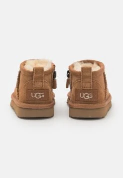 Ugg Classic Ultra Mini Unisex - Stivaletti - Chestnut 8 Ugg Classic Ultra Mini Unisex - Stivaletti - Chestnut -Ugg 6dec04fd8fd841b4a3b14a1a93eb6b22