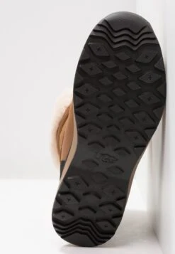 Ugg AdirondackStivali Da Neve Chestnut Donna Stivali UG111X027-O11 14 Ugg AdirondackStivali Da Neve Chestnut Donna Stivali UG111X027-O11 -Ugg 7c2648fd02964f909076d91b85431126