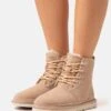 Ugg Neumel High Heritage - Stivali Da Neve- Sand