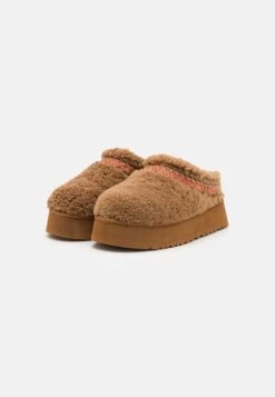 Ugg Tazz Braid - Pantofole - Cognac 8 Ugg Tazz Braid - Pantofole - Cognac -Ugg 8727c2f80cff4ea78bb33152778e32d2