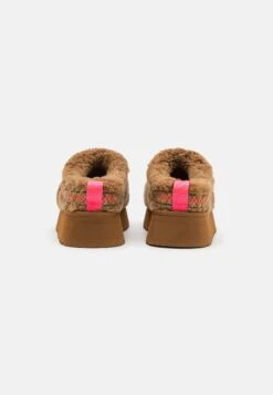 Ugg Tazz Braid - Pantofole - Cognac 9 Ugg Tazz Braid - Pantofole - Cognac -Ugg 937e371cf01d475788a8edba67ccfe56