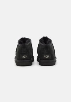 Ugg Classic Ultra Mini UnisexStivalettiBlack Bambini Stivali UG116I00H-Q11 14 Ugg Classic Ultra Mini UnisexStivalettiBlack Bambini Stivali UG116I00H-Q11 -Ugg 99d98b223f20467b946ceb8e42cb6d12