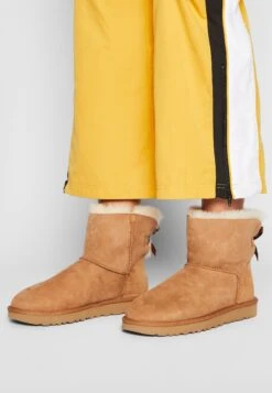 Ugg Mini Bailey Bow - Stivaletti - Chestnut