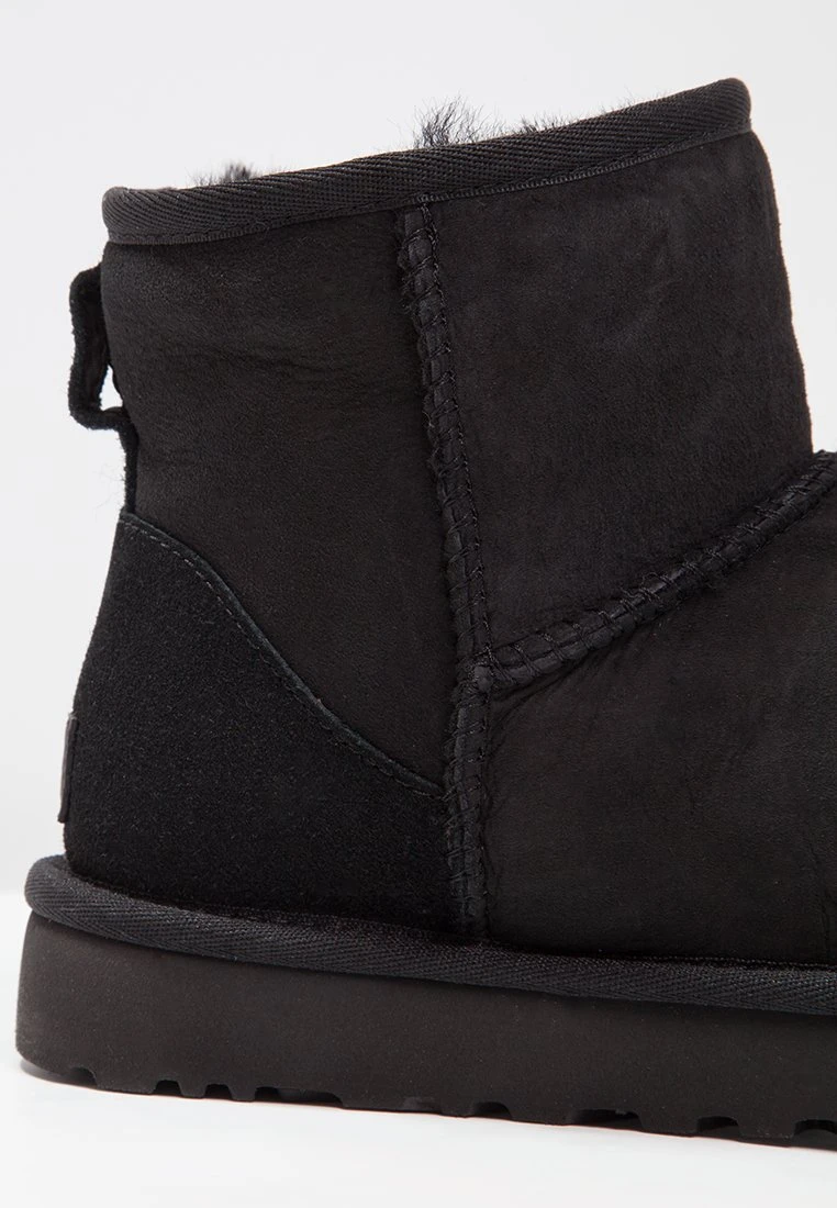 Ugg Classic MiniStivalettiBlack Donna Stivaletti UG111Y00A-Q11 9 Ugg Classic MiniStivalettiBlack Donna Stivaletti UG111Y00A-Q11 - immagine 9