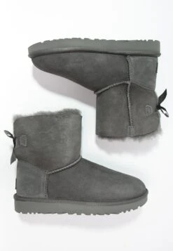 Ugg Mini Bailey BowStivalettiGrey Donna Stivaletti UG111Y00L-C11 9 Ugg Mini Bailey BowStivalettiGrey Donna Stivaletti UG111Y00L-C11 -Ugg a9c3523a6a8d4e6b9251700f6f33cbbb