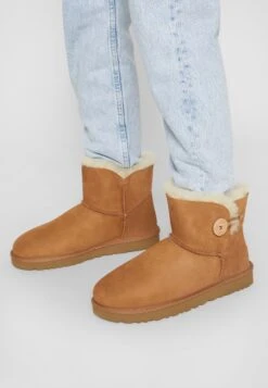 Ugg Mini Bailey Button - Tronchetti - Chestnut