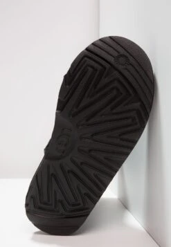 Ugg Classic IiStivalettiBlack Bambini Stivali UG113I00H-Q11 10 Ugg Classic IiStivalettiBlack Bambini Stivali UG113I00H-Q11 -Ugg befc36dc4d724cd5be44bd3455f969c0