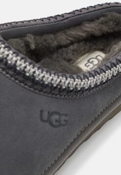 Ugg Tasman - Pantofole - Dark Grey 11 Ugg Tasman - Pantofole - Dark Grey -Ugg c55c32dced4a4516b86c9ffaa4c26ca5