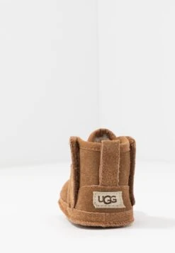 Ugg Baby Neumel & Beanie SetRegalo Per NascitaChestnut Bambini Scarpe Per Gattonare UG116F006-B11 13 Ugg Baby Neumel & Beanie SetRegalo Per NascitaChestnut Bambini Scarpe Per Gattonare UG116F006-B11 -Ugg cb883e6902d741369fd0587adc35a1e5