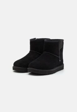 Ugg Classic Mini Bailey ZipStivalettiBlack Donna Stivaletti UG111X07M-Q11 8 Ugg Classic Mini Bailey ZipStivalettiBlack Donna Stivaletti UG111X07M-Q11 -Ugg d3ad510da03d4153b48d37e61887ed80