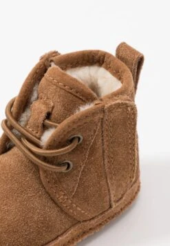 Ugg Baby Neumel & Beanie SetRegalo Per NascitaChestnut Bambini Scarpe Per Gattonare UG116F006-B11 11 Ugg Baby Neumel & Beanie SetRegalo Per NascitaChestnut Bambini Scarpe Per Gattonare UG116F006-B11 -Ugg dc0a9def9cf74f279bdc880a09410eb0