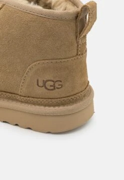 Ugg Neumel Ii UnisexStivaletti StringatiMustard Seed Bambini Stivali UG113I01E-B12 11 Ugg Neumel Ii UnisexStivaletti StringatiMustard Seed Bambini Stivali UG113I01E-B12 -Ugg e629145923224828bf1e204eba6a64db